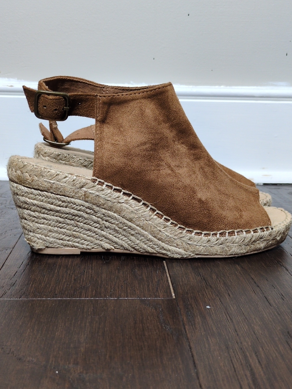 Gap Wedge Shoes Size 8 Faux Suede